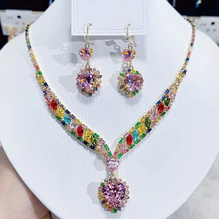Conjunto de collar y pendientes de corazón brillante: con incrustaciones de cristal